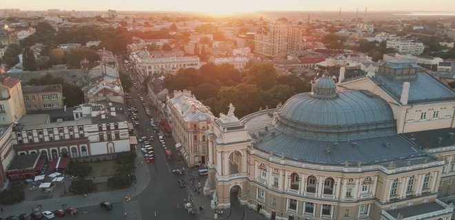 В Одесі пролунали вибухи. Після цього оголосили тривогу, ЗСУ заявили про загрозу балістики - Фото