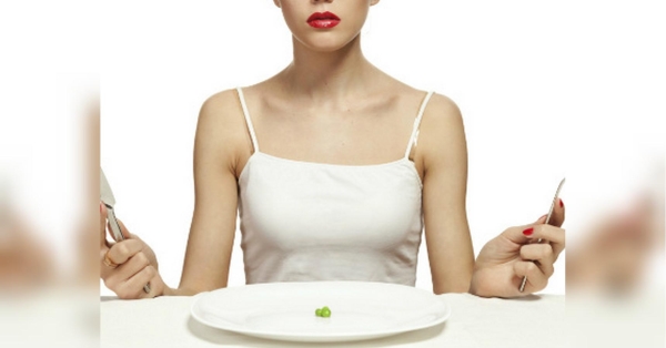 Переїдання голодної людини: дієтологиня розповіла, як цього уникнути