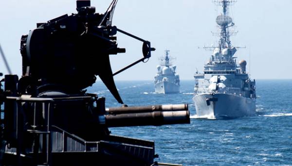 РФ виставила біля Новоросійського порту баржі для захисту від українських атак – розвідка Британії