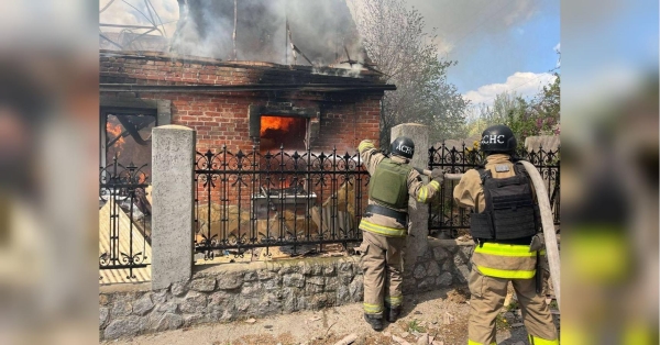 Десятки приватних будинків пошкоджено внаслідок падіння уламків ракети у Дніпрі (фото)