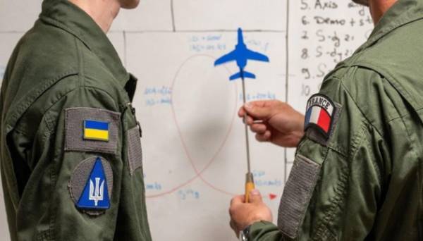 В армії Франції показали, як навчають українських пілотів та артилеристів