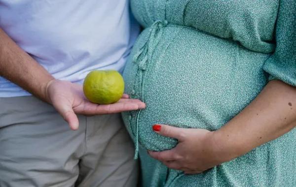 Вчені порахували, скільки вагітній жінці необхідно їсти додатково