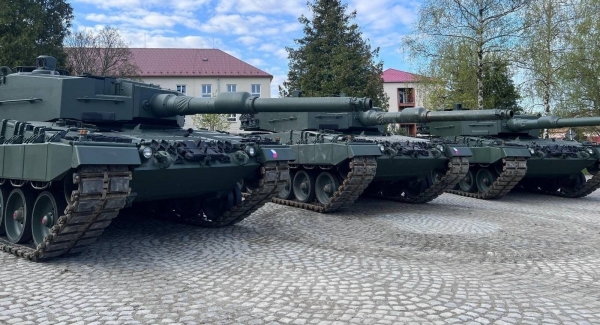 Німеччина за “круговими постачаннями” наддасть Чехії 14 Leopard 2A4: чому одразу не Україні