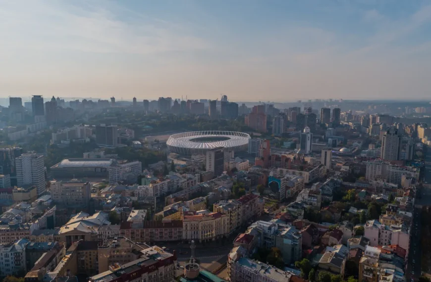 У Києві юнаки їздили на люксових машинах під пісні росіян, які підтримують війну – відео