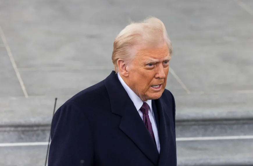 NYT: Трамп у перші години президентства підпише близько 100 указів