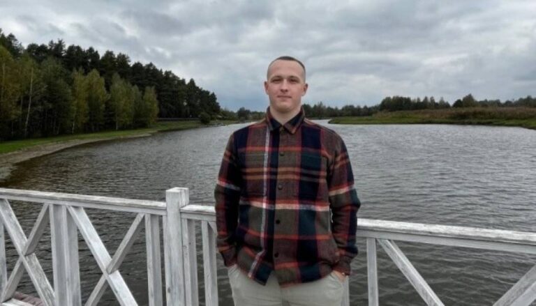Пам’яті заступника командира взводу сафарійного полку Владислава Купіна (позивний «Чумак»).