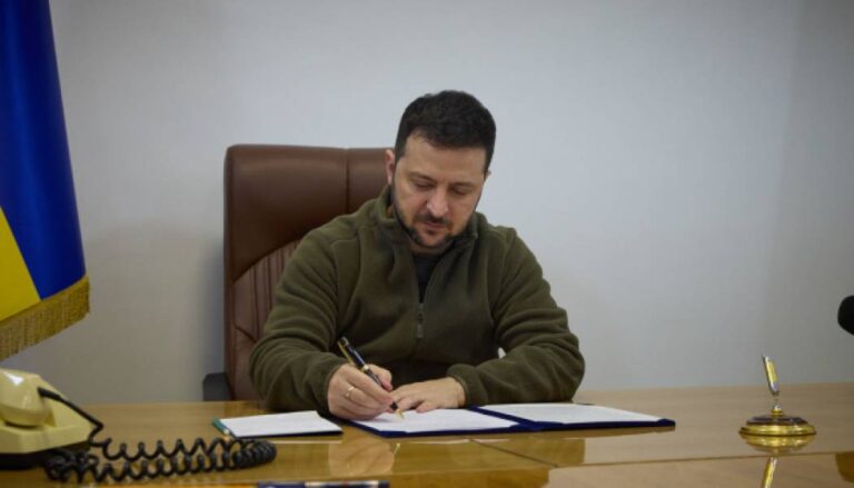 Президент присвоїв почесні звання та відзначив почесними відзнаками дві бригади Збройних Сил України