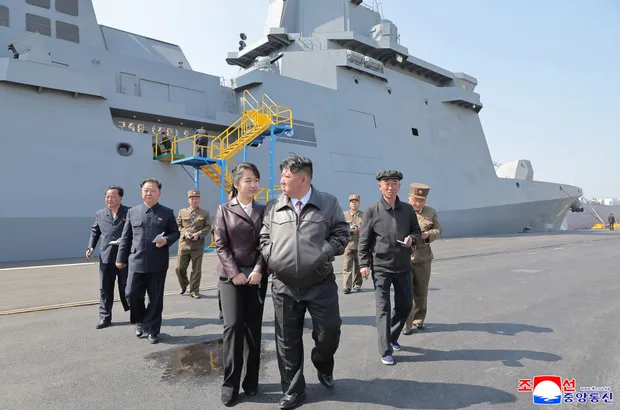 У Північній Кореї сталася серйозна аварія під час спуску на воду нового есмінця
