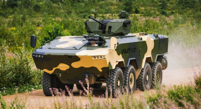 Через 15 років білорусам нарешті вдалося прийняти на озброєння власний бронетранспортер Volat V-2