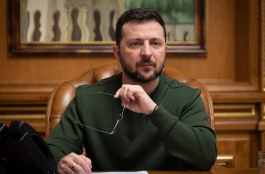 Готовність реагувати на російські удари та виробництво зброї: Зеленський провів нараду з військовими
