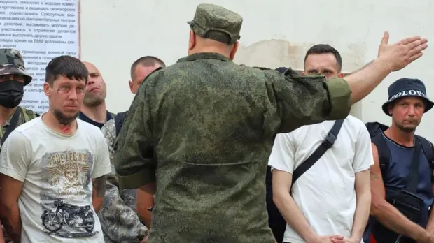 Російських офіцерів навчають розшифровувати татуювання мобілізованих солдатів та поводитися з “владою” – GUR