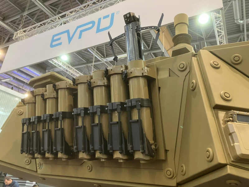 Контейнери для запуску дронів на кормі вежі Turra 30 V10