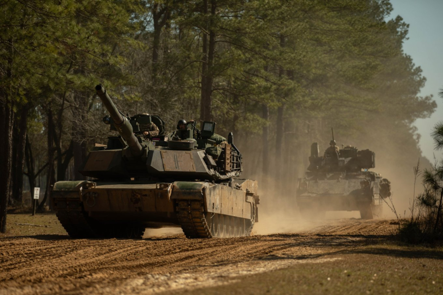 M1A2 Абрамс M2A4 Бредлі