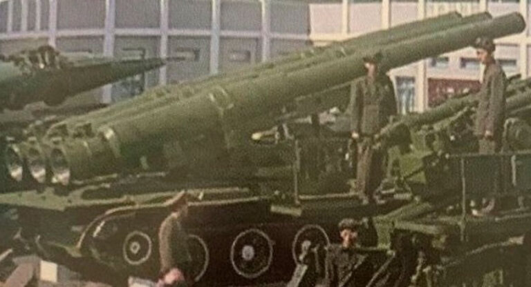 Коли КНДР продемонструвала свою секретну самохідну установку з трьома 370-мм безвідкатними гарматами та що це таке