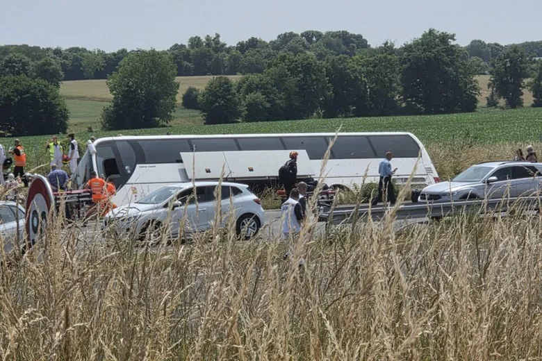 У Франції автобус з українцями потрапив у ДТП: четверо загиблих та 45 постраждалих