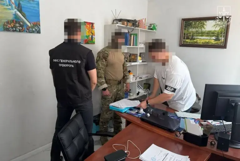 ДБР: Мешканець Одеси організував схему крадіжки мільйонів продуктів харчування для військових – фото