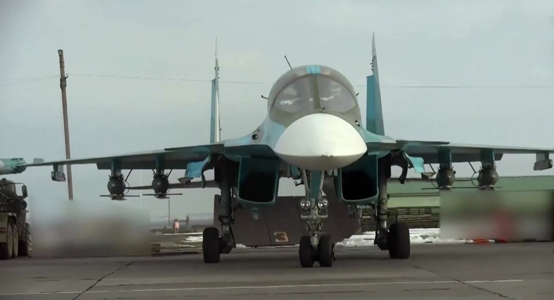 Російський Су-34 з керованими авіабомбами з модулем УМПК, весна 2024 року