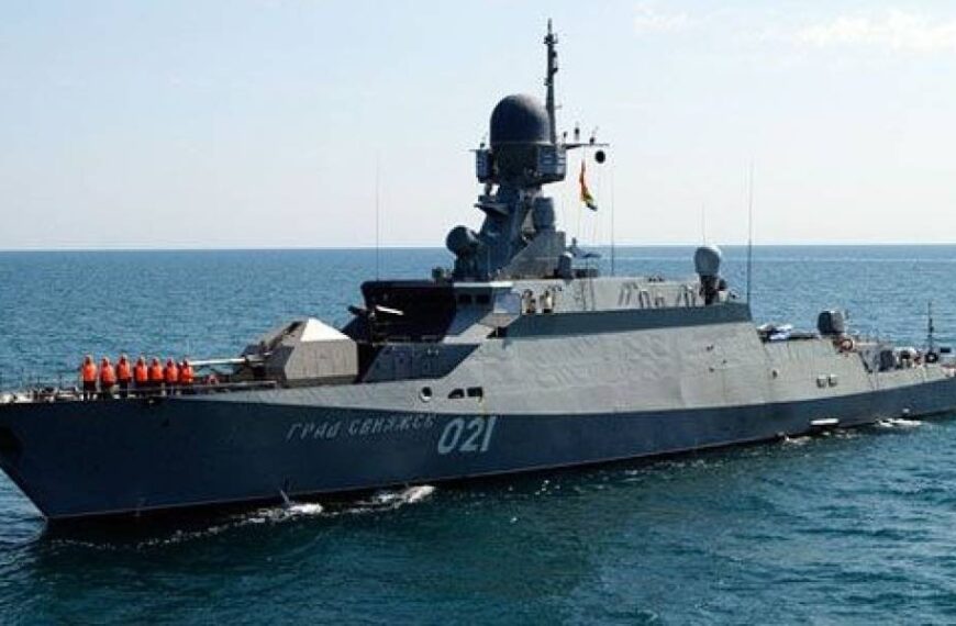 Росіяни запустили в Чорне море два ракетоносці “Калібр”, загальним залпом випустивши до 12 ракет.