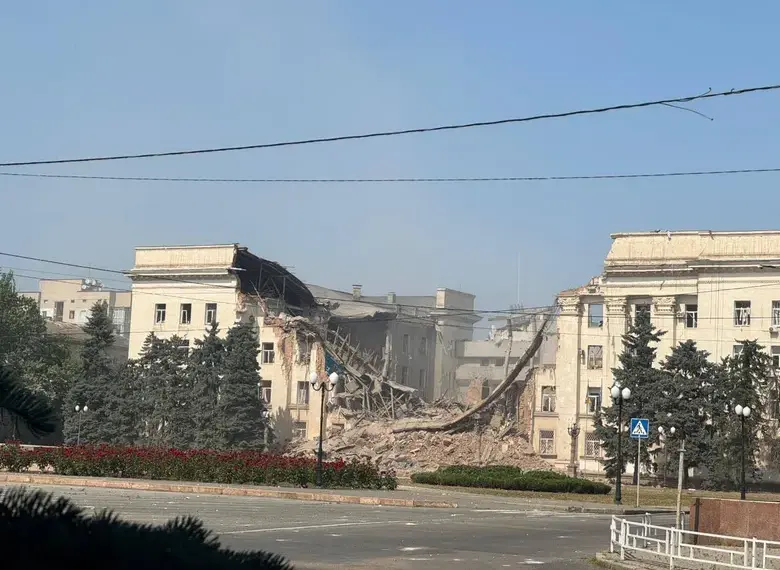 Росія цинічно виправдовує удар по Херсонській обласній державній адміністрації вигадками про “іноземних найманців”