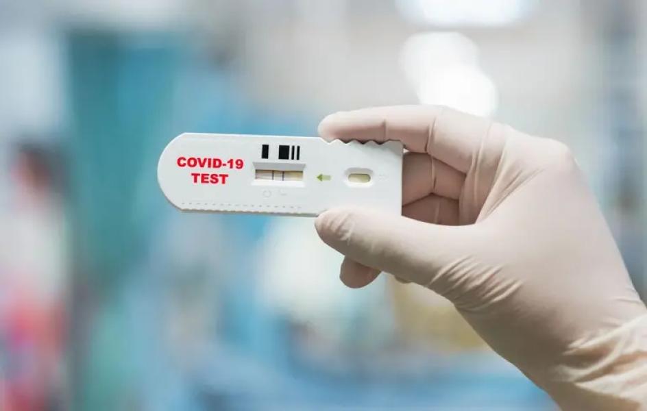 Новий штам COVID-19 отримав назву Nimbus. З’явився новий симптом — вірусологи