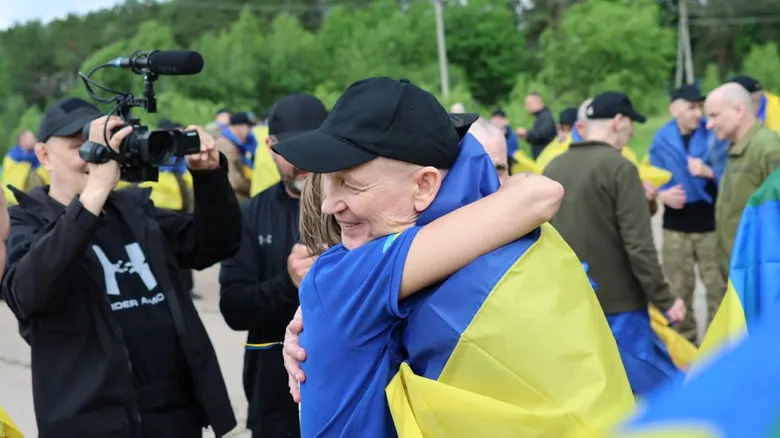 Україна повертає з полону ще одну групу тяжкохворих захисників – фото, відео