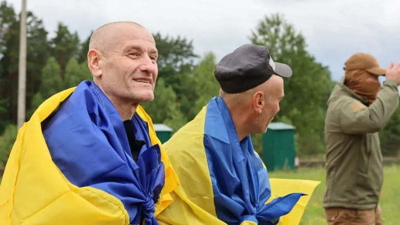 Україна повертає поранених та тяжкохворих захисників з полону – фото