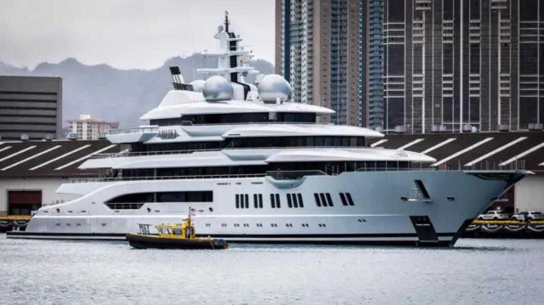 Amadea пришвартована у Сан-Дієго в США