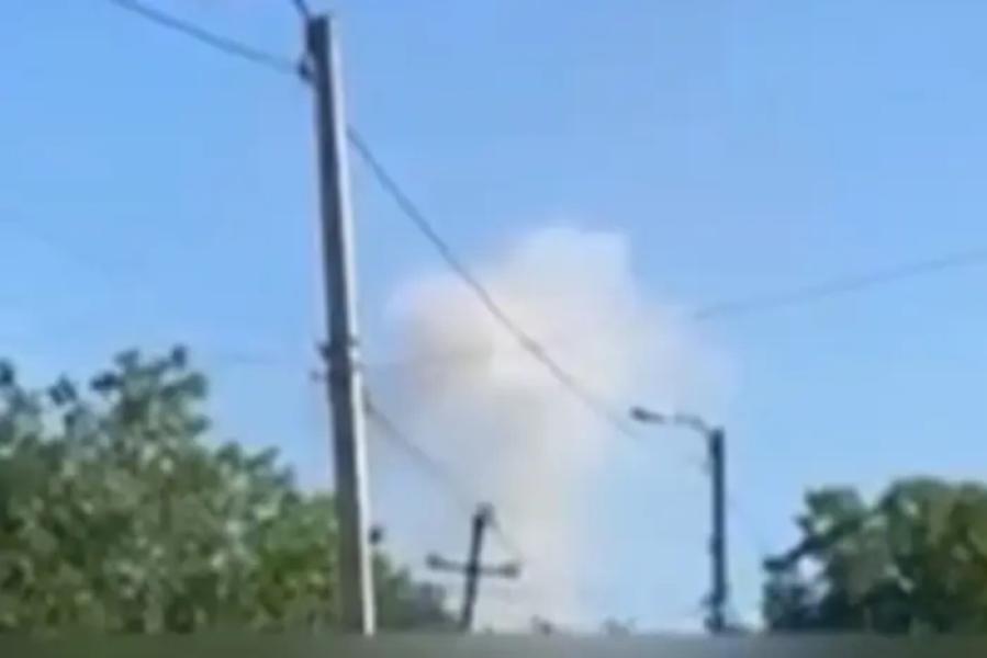 У тимчасово окупованому Донецьку <!--more--/>пролунали вибухи (відео)”  /></p>
<p>                                                                                                                              Над Донецьком з’явився дим після вибухів                                                                                                     фото: скриншот з відео                                                                                                                                                        </p>
<h2 class=