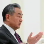 Міністр закордонних справ Китаю закликає Москву та Київ знайти «корінні…