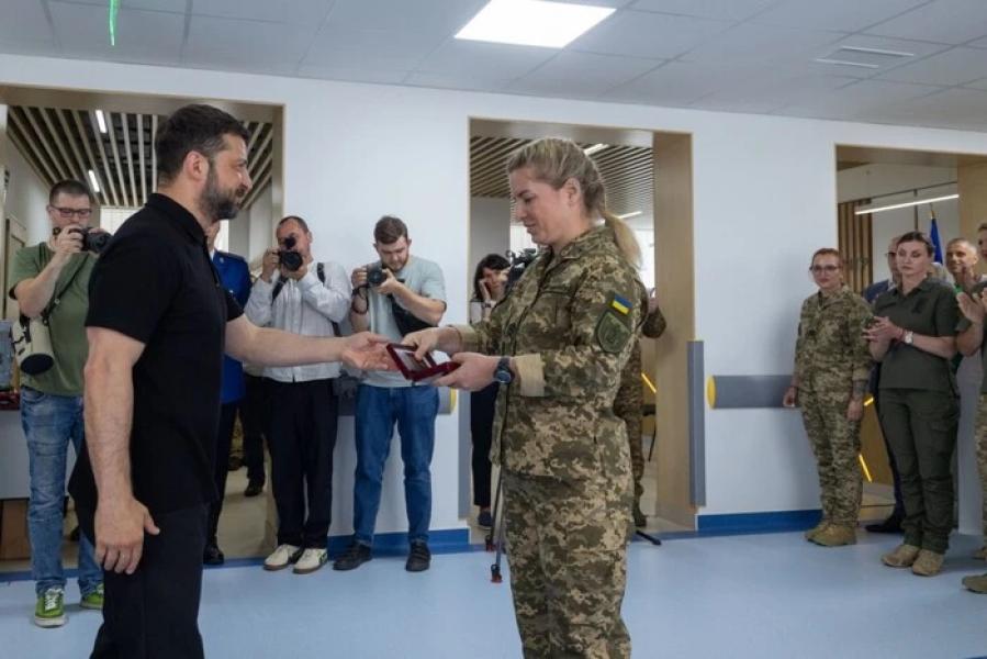 Зеленський відзначив державними нагородами медиків