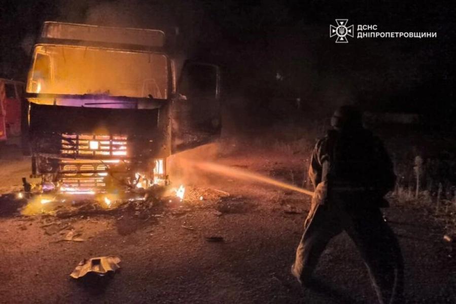 На Дніпропетровщині окупанти вдарили по рятувальниках під час гасіння пожежі