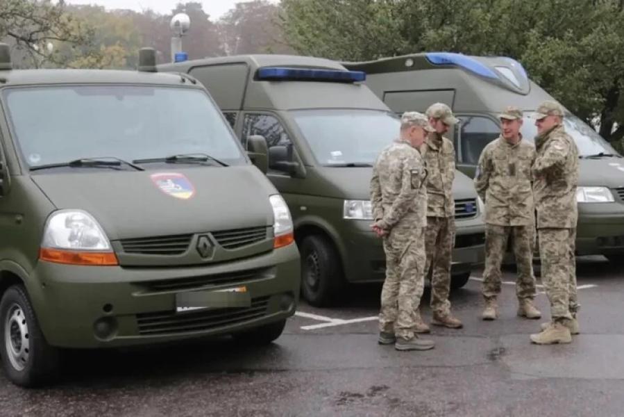 На Полтавщині цивільні заблокували авто з мобілізованими: частина втекла