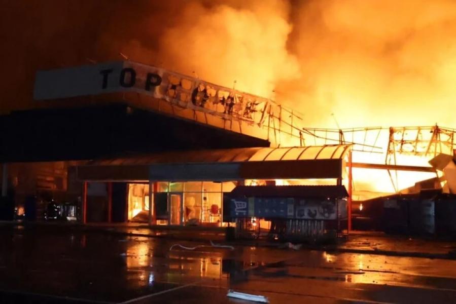 Атака на Дніпро та область: є жертва та поранені, зруйновано «Епіцентр»