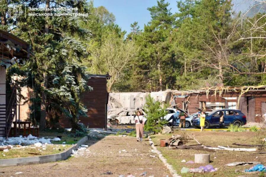 Удар по Запорізькому району: загинули люди, серед поранених – діти
