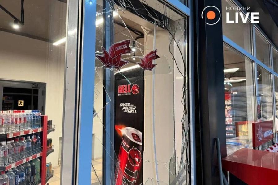 З'явились кадри потрощеної АЗС у Харкові після російського удару 