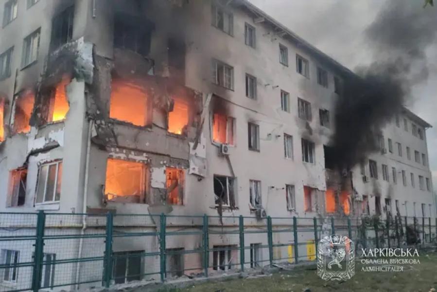 РФ атакувала п'ятиповерхівку у Харкові: моторошні фото наслідків