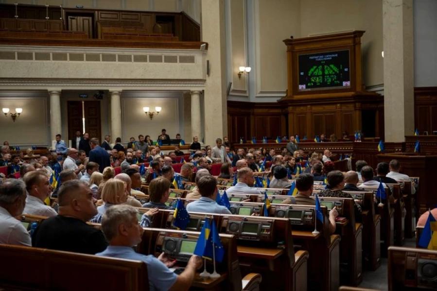 Рада збільшила видатки держбюджету, Сметанін очолив «Укроборонпром». Головне за 20 серпня
