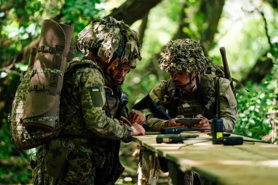 Зеленський привітав воїнів військ звʼязку із професійним святом