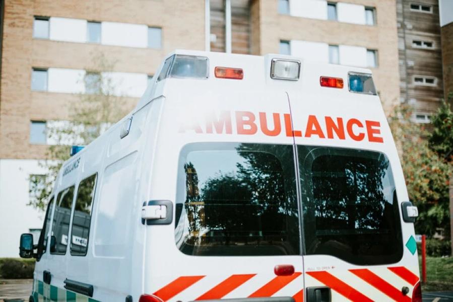 На Волині 11-річний хлопчик наїхав на дворічну сестру автомобілем