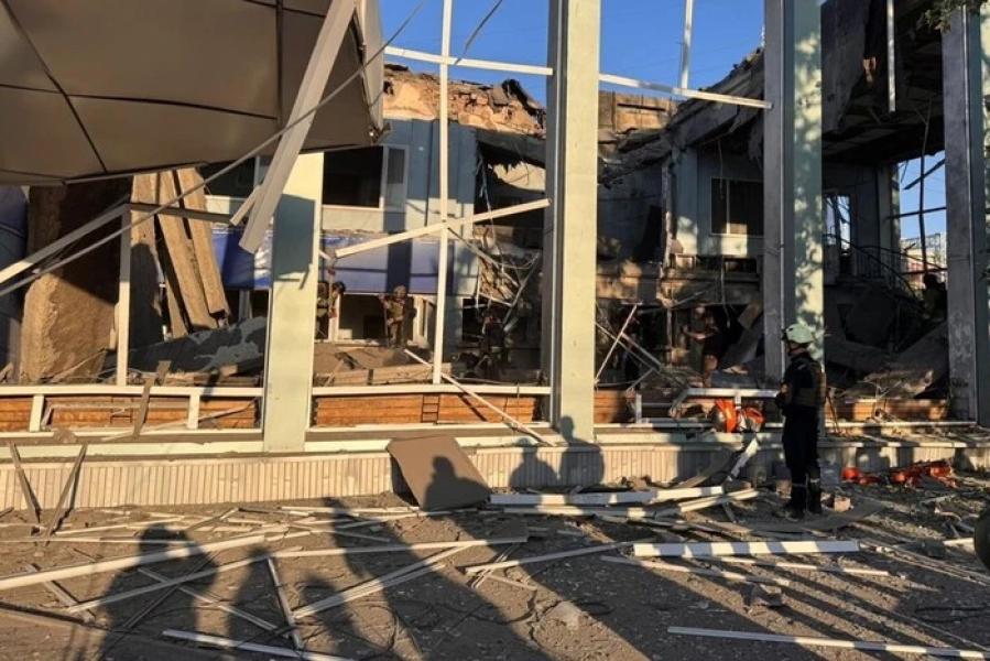 Удар по вокзалу в Запоріжжі: кількість постраждалих продовжує зростати