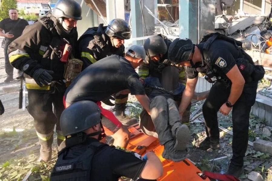 Росіяни вдарили по автовокзалу в Запоріжжі: кількість постраждалих зростає