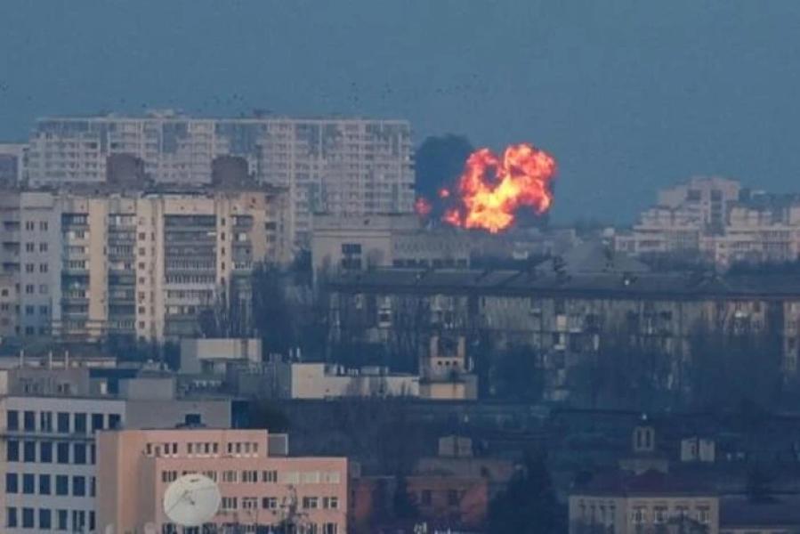 Вибухи у Сумах та на Одещині, домашній арешт експрезидента Бразилії: головне за ніч