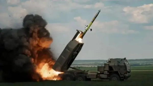 Високомобільні артилерійські ракетні комплекси HIMARS — один із типів озброєння, що постачається США Україні