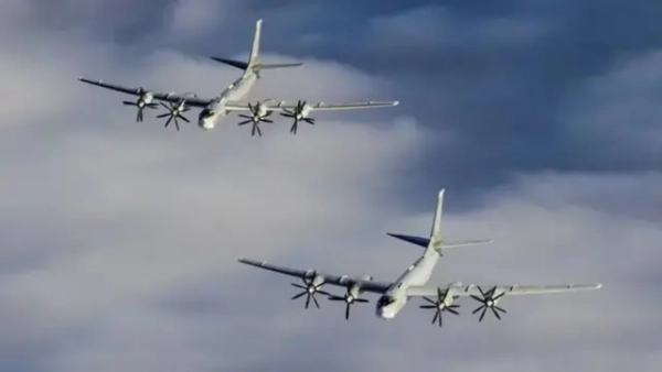 Літаки Ту-95МС в небі
