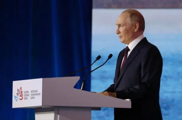 Президент Росії Володимир Путін виступає під час пленарного засідання Східного економічного форуму (ВЕФ) 2025 року в Далекосхідному федеральному університеті на острові Російський у Владивостоці, Росія, 5 вересня 2025 року.