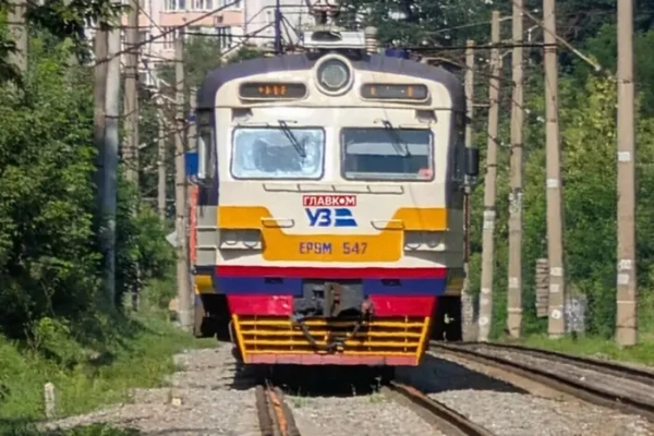 Укрзалізниця тимчасово змінює рух низки поїздів до Карпат
