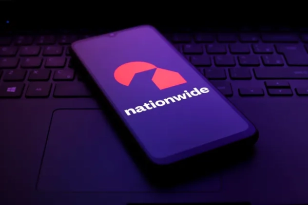Логотип будівельного товариства Nationwide з&#39;являється на екрані смартфона в Ріно, США, 30 листопада 2024 року. (Фото Jaque Silva/NurPhoto via Getty Images)