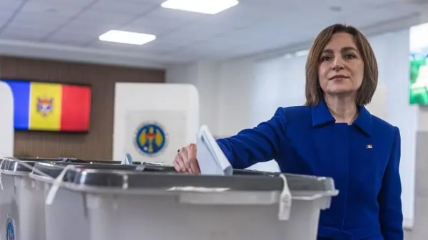 Мая Санду голосує на виборах