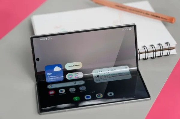Новий Galaxy Z Fold 7 представлено під час попереднього перегляду Samsung у Нью-Йорку в понеділок, 7 липня 2025 року.
