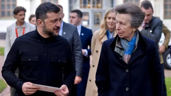 Ukraine&#x27;s President Volodymyr Zelenskiy holds a letter he received from Britain&#x27;s Anne, Princess Royal, amid Russia’s attack on Ukraine, at St. Sophia&#x27;s Cathedral in Kyiv, September 30, 2025.
